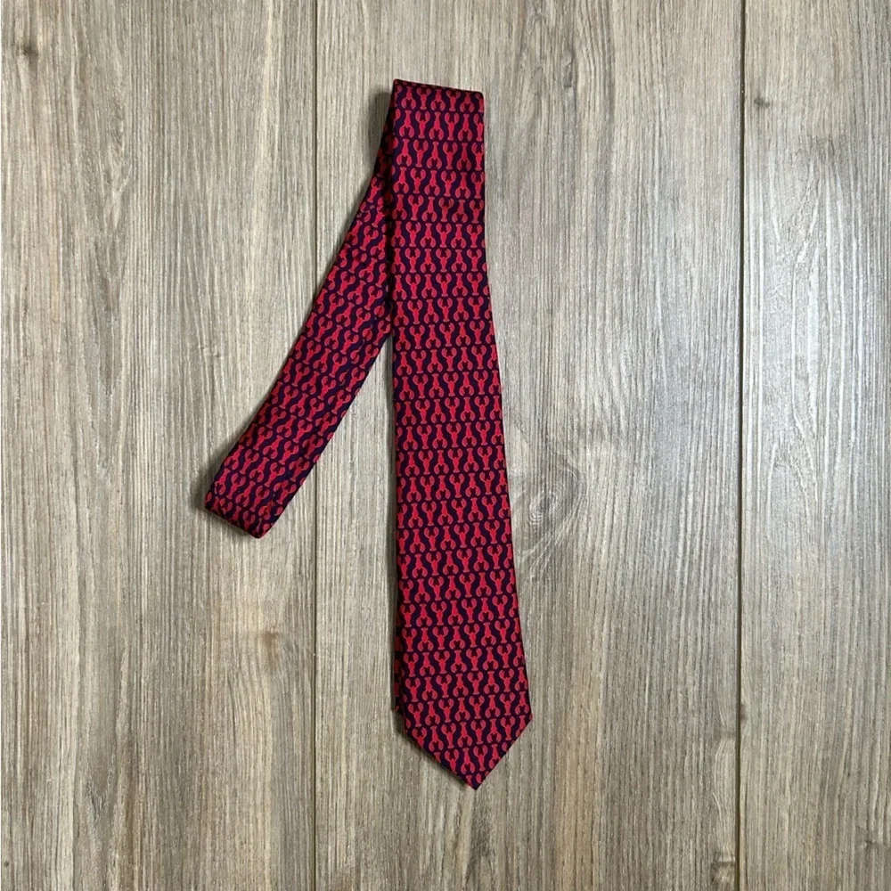 Vineyard Vines | Red and Navy Lobster Patterned Skinny Necktie